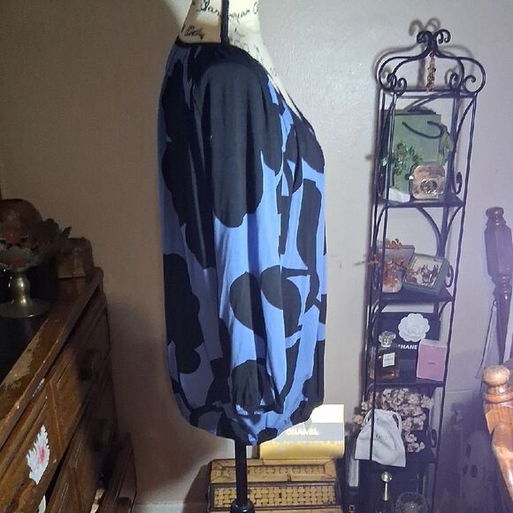 NWT Michael Kors Blue and Black Floral Blouse Size Large Petite - Picture 5 of 8
